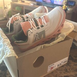 On Running CloudVista Pink/Frost NEW size 5.5